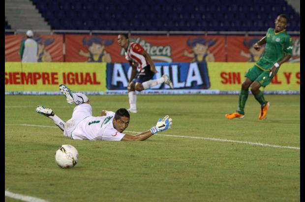 Colprensa - Junior gole&#243; 4-0 a Quind&#237;o en el Metropolitano.