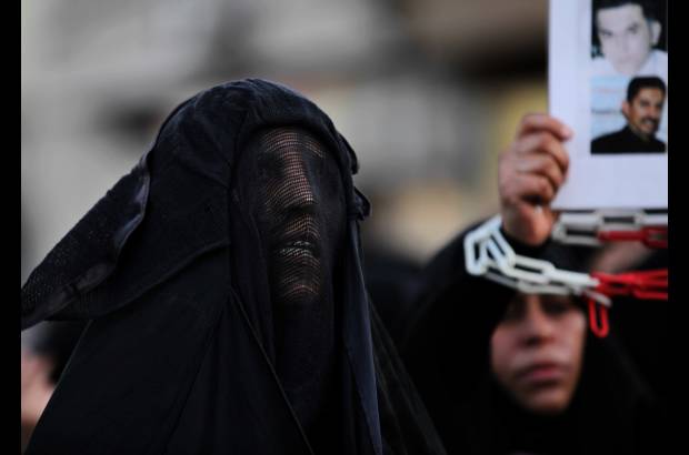 AP - Activistas de Bahrein, Golfo P&#233;rsico, protestan en las calles pidiendo la libertad de presos pol&#237;ticos.