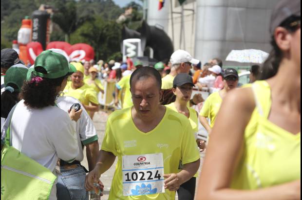 Esteban Jaramillo y Sebastián Salazar - Más de 10 mil competidores se dieron cita en esta histórica cita deportiva que se corría en las modalidades de 5, 10, 21 y 42 kilómetros.