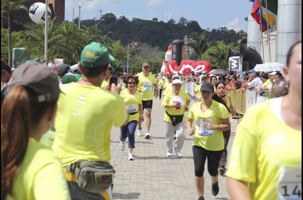Esteban Jaramillo y Sebastián Salazar - Más de 10 mil competidores se dieron cita en esta histórica cita deportiva que se corría en las modalidades de 5, 10, 21 y 42 kilómetros.