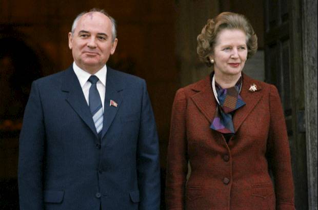 AP - También marcaron los años de Thatcher su fuerte alianza con el expresidente de EEUU Ronald Reagan y su oposición al comunismo, si bien se dejó seducir por el carisma del reformador soviético Mijail Gorbachov.