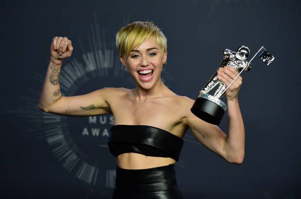 AFP - Ganadores en principales categor&#237;as, video del a&#241;o: &quot;Wrecking Ball&quot;, Miley Cyrus.