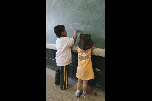 Foto Róbinson Sáenz - A veces hacía bromas y se camuflaba entre los chicos del preescolar.
