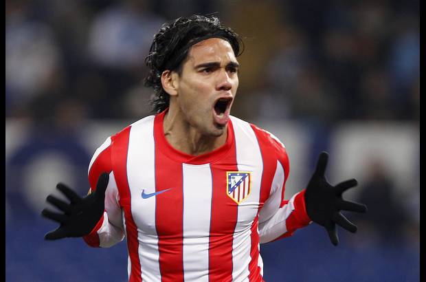 Reuters - El Atl&#233;tico aceler&#243; hacia octavos de final con un partido notable en el Ol&#237;mpico de Roma, donde gan&#243; con autoridad 1-3.
