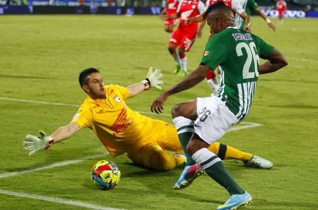 JAIME PÉREZ - John Pajoy se aproximó con peligro sobre el arco visitante pero no pudo concretar ninguna opción.