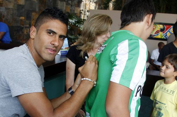 Julio C&#233;sar Herrera - En la concentraci&#243;n del Atl&#233;tico Nacional, en el Hotel Estelar, todo es tranquilidad y buen ambiente. La presencia de familiares y amigos hace menos tensas las horas previas al partido.