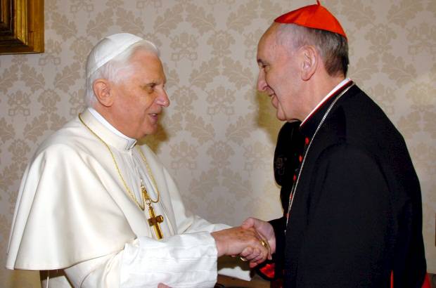 AP - Karol Wojtyla adopt&#243; los dos nombres -la segunda vez que un papa tomaba un nombre doble- en homenaje a Juan Pablo I, a Juan XXIII y a Pablo VI.