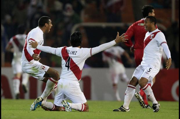 Reuters - Per&#250;, con un nuevo gol de Paolo Guerrero, derrot&#243; por 1-0 a M&#233;xico y qued&#243; a un paso de clasificarse para la siguiente etapa de la Copa Am&#233;rica 2011.