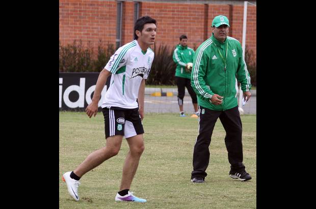 R&#243;binson S&#225;enz - Torres y Hurtado llegaron a Nacional y firmaron sus respectivos contratos por un a&#241;o, con opci&#243;n de compra.