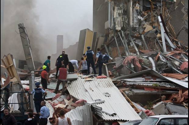 Reuters - Quince minutos m&#225;s tarde del fuerte terrmoto, se sinti&#243; una r&#233;plica de 4,5 grados, seg&#250;n inform&#243; el Servicio Geol&#243;gico de los E.U.