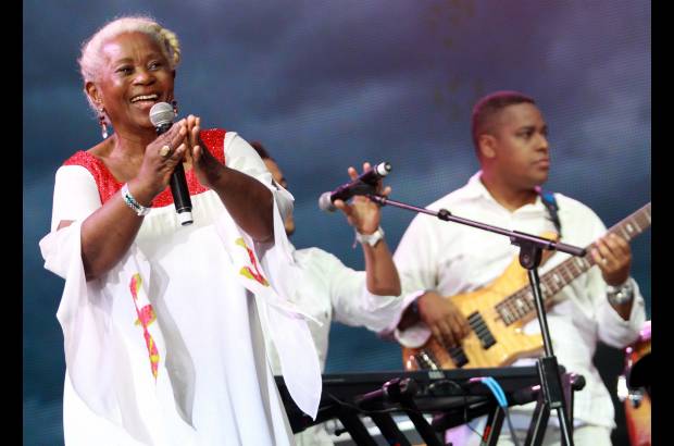 Colprensa- Fotos Ra&#250;l Palacios - Inmensa Leonor Gonz&#225;lez Mina, La Negra Grande de Colombia, quien se luci&#243; en el concierto.