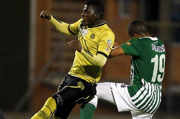 FOTOS JAIME PÉREZ - Yessi Mena marcó el descuento de Itagüí y puso el pase para el segundo tanto.