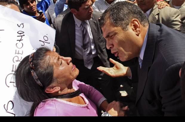 Reuters - El Gobierno de Ecuador decret&#243; el estado de excepci&#243;n en todo el territorio nacional y deleg&#243; en las Fuerzas Armadas la seguridad interna y externa del pa&#237;s.