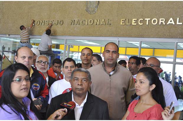 Cortes&#237;a - Orlando Chirino es candidato por el Partido Socialismo y Libertad. Se ha destacado como dirigente sindical y hasta el a&#241;o 2005 acompa&#241;&#243; al presidente Hugo Ch&#225;vez.