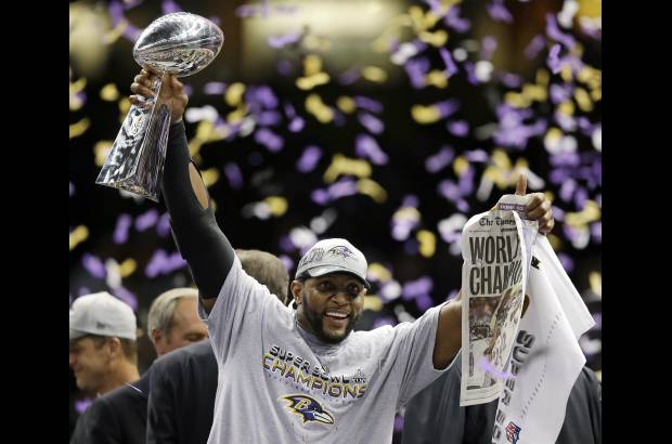 AP - Ray Lewis, despu&#233;s de 17 temporadas como profesional, se despidi&#243; de la competici&#243;n (NFL) con el segundo t&#237;tulo de campe&#243;n.