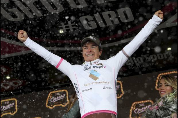 AP - Carlos &#39;Bananito&#39; Betancur, del Ag2r, logr&#243; recuperar la malla blanca como mejor pedalista joven del Giro, al cruzar este s&#225;bado la meta en el cuarto lugar y consiguir 41 segundos de ventaja sobre el polaco Rafal Majka y la quinta posici&#243;n en las generales.
