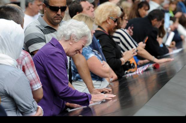AP - Parientes de las v&#237;ctimas de los ataques del 11 de septiembre de 2001 y de 1993 pudieron ingresar por primera vez al monumento conmemorativo.
