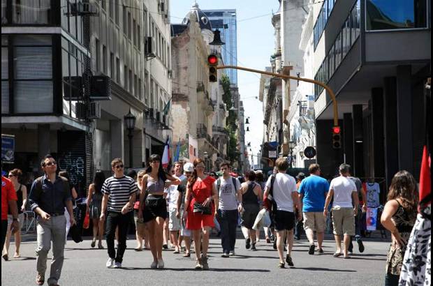 Diego Gonz&#225;lez - Aspecto de la v&#237;a de acceso a San Telmo, en Buenos Aires, Argentina.