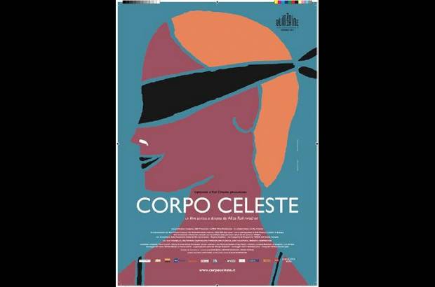 Corpo Celeste - Junto a su madre y su hermana, Marta, de 13 a&#241;os, lucha a diario por asentarse en Reggio di Calabria, al sur de Italia, tras pasar diez a&#241;os en Suiza. De ojos brillantes e inquietos, se empapa de los paisajes, sonidos y aromas de la ciudad, pero sigue consider&#225;ndose una extranjera y se enfrenta a la &#225;spera moral de la comunidad cat&#243;lica local.