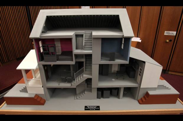 Reuters - Una maqueta de la casa de Ariel Castro aparece en la sala de la corte durante el juicio del conocido como secuestrador de Cleveland.