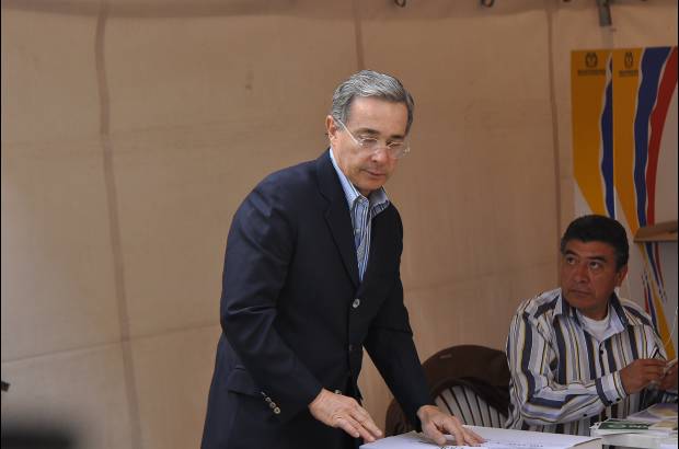 Colprensa - El presidente Uribe dijo que el voto es contrario a la violencia y la corrupci�n.