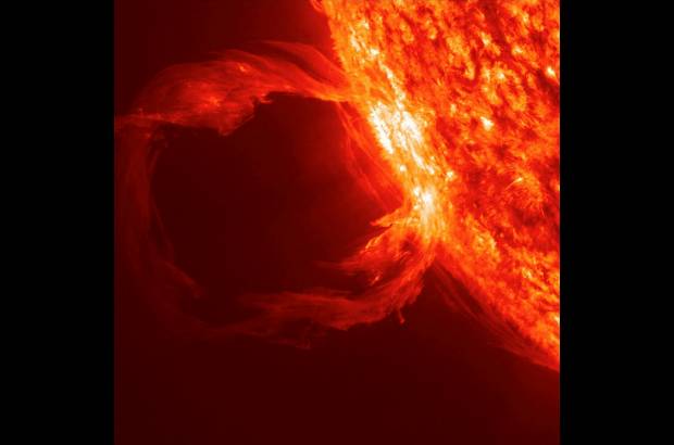 AP - Algunas im&#225;genes muestran detalles hasta ahora nunca vistos del material expulsado desde las activas manchas solares.