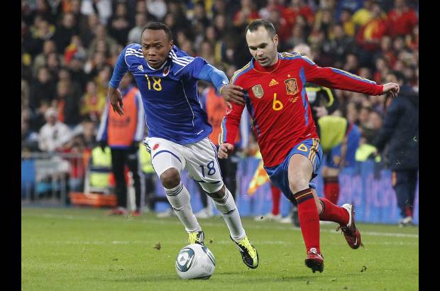 Reuters - Espa&#241;a limpi&#243; a medias la mala imagen con la que cerr&#243; 2010, cuando cay&#243; estrepitosamente 4-0 ante Portugal en un amistoso en Lisboa.