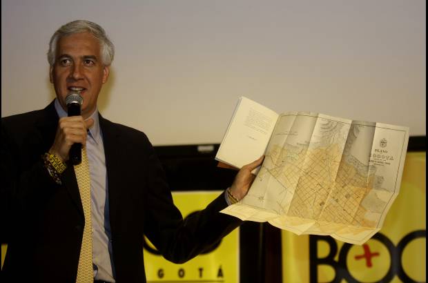 Andrés Torres-Colprensa - El acta da cuenta de que el acto de cierre de la urna se desarrolló a las 8 de la noche de ese día, en el salón de sesiones del Concejo Municipal que presidía el general Mariano Tovar.
