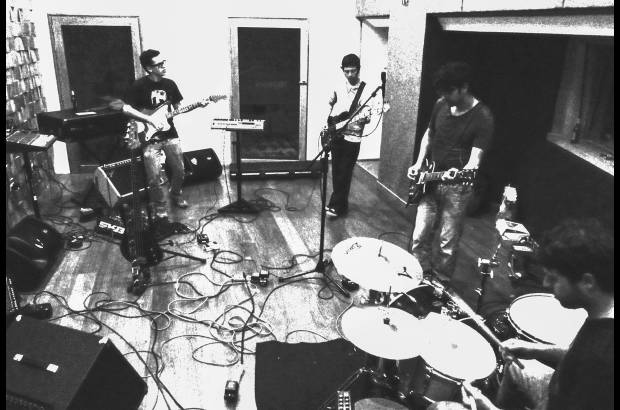 - La banda hace parte del sello Series Media, especializado en m&#250;sica electr&#243;nica y distribuci&#243;n digital.
