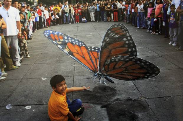 Foto: Cortes&#237;a - El artista brit&#225;nico Julian Beever se especializ&#243; en el manejo de la &#243;ptica para crear efectos tridimensionales con sus pinturas hechas con tiza. Un trabajo que va de la calle a un centro comercial de Medell&#237;n.