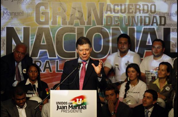 Reuters - Juan Manuel Santos plante&#243; un Gran acuerdo de unidad nacional, en el que recibi&#243; a otras corrientes pol&#237;ticas.