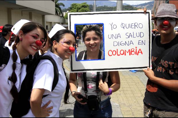 Juan Antonio S&#225;nchez - Estudiantes de medicina y enfermer&#237;a de varias universidades de la ciudad participaron de la jornada de protesta que se tom&#243; las calles del centro.