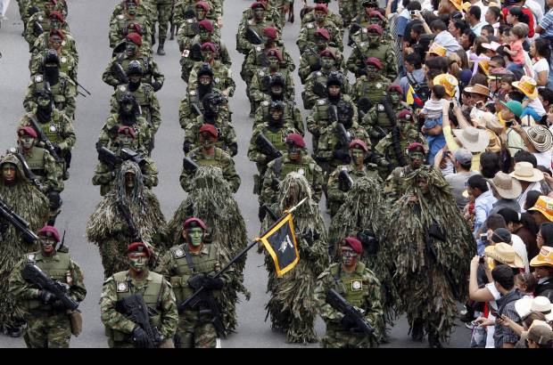 Jaime Pérez - Las Fuerzas Armadas, imponentes en el Desfile a Caballo.