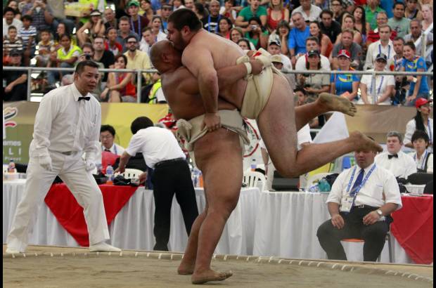 Colprensa - Los luchadores de sumo tienen una altura de hasta dos metros.