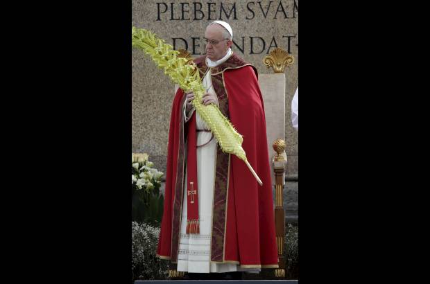 Reuters - El Papa Francisco en la misa de Domingo de Ramos en la Plaza de San Pedro en el Vaticano.