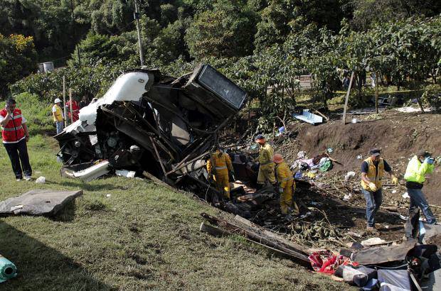 Colprensa - Un grave accidente de tr&#225;nsito se registr&#243; en el kil&#243;metro 94 de la v&#237;a que conduce de Bogot&#225; a Girardot, en el sector San Raimundo.