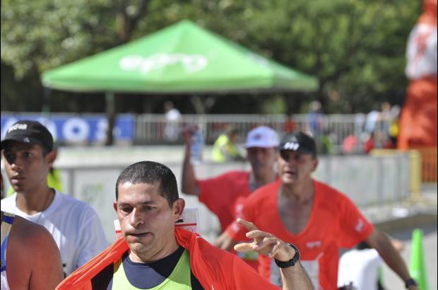 Esteban Jaramillo y Sebasti&#225;n Salazar - M&#225;s de 10 mil competidores se dieron cita en esta hist&#243;rica cita deportiva que se corr&#237;a en las modalidades de 5, 10, 21 y 42 kil&#243;metros.