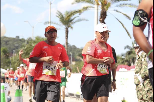 Esteban Jaramillo y Sebasti&#225;n Salazar - M&#225;s de 10 mil competidores se dieron cita en esta hist&#243;rica cita deportiva que se corr&#237;a en las modalidades de 5, 10, 21 y 42 kil&#243;metros.