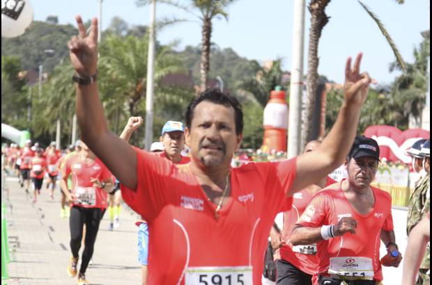 Esteban Jaramillo y Sebasti&#225;n Salazar - M&#225;s de 10 mil competidores se dieron cita en esta hist&#243;rica cita deportiva que se corr&#237;a en las modalidades de 5, 10, 21 y 42 kil&#243;metros.