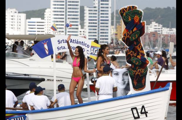 Colprensa - En este tradicional evento, las candidatas recorrieron la bahía de Cartagena, acompañadas de los cadetes de la Escuela Naval. La cita final fue en el Club Naval, donde las candidatas desfilaron en un acto de carácter benéfico para la Acción Social Naval.