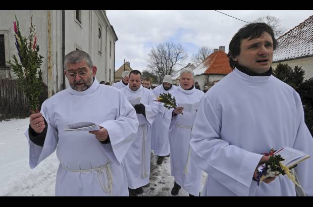 AP - Procesi&#243;n de Domingo de Ramos en Varsovia, Polonia.
