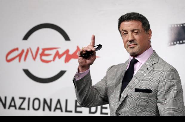 Foto AP - El actor estadounidense Sylvester Stallone revolucionó el Festival de Roma en la presentación de su personaje en la película de acción de Walter Hill Bullet to the Head, donde interpreta a un asesino con un gran sentido de la ironía que encandiló al público.