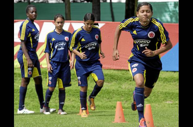 Colprensa - La Selecci&#243;n Colombia Femenina de F&#250;tbol Sub-20 adelantan en Bogot&#225; el &#250;ltimo ciclo de trabajo con miras al Campeonato Suramericano de la categor&#237;a, que se llevar&#225; acabo en Curitiba (Brasil) -del 20 de enero al 5 de febrero- y que entrega dos cupos para la Copa Mundial Femenina Sub-20 de la Fifa Uzbekist&#225;n 2012.