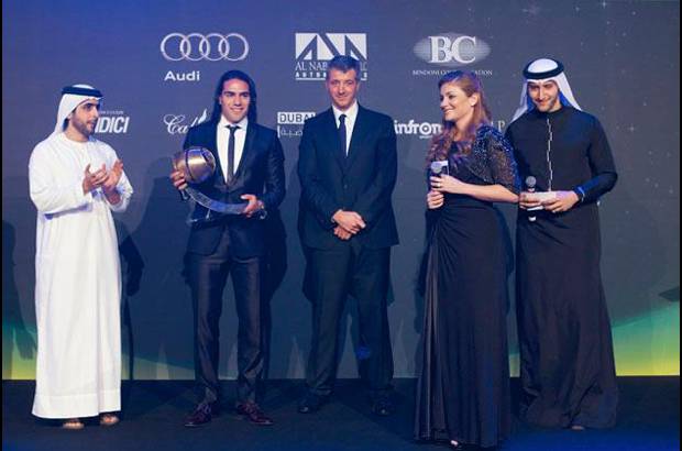 Cortes&#237;a - Falcao fue el mejor jugador del a&#241;o en la gala Globe Soccer en diciembre de 2012.