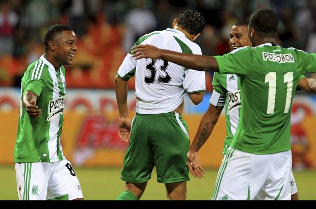 Colprensa - El nuevo tridente del fútbol colombiano: Dorlan Pabón, Macnelly Torres y Luis Fernando Mosquera. Este domingo hicieron fiesta en el Atanasio para Nacional.