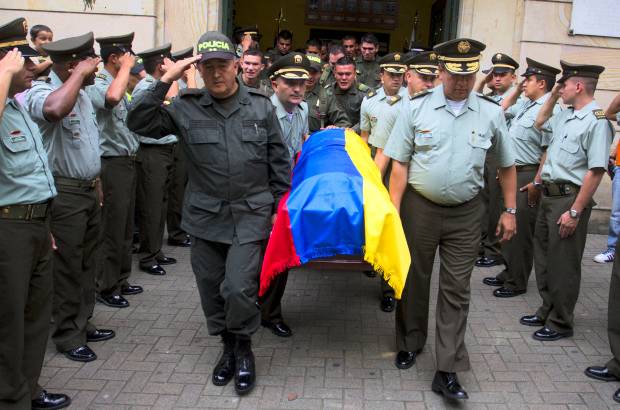 Esteban Vanegas - Fuerzas Especiales de la Policía patrullan la comuna 13. El sector de El Salado es uno de los de especial cuidado.