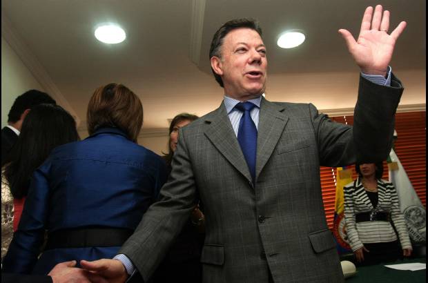 Colprensa-Christian Castillo M. - Juan Manuel Santos dijo que a partir de este lunes ya se siente el presidente de Colombia, tras recibir la credencial.