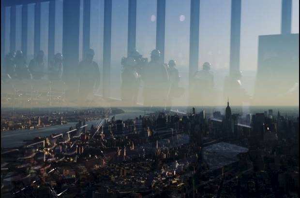 Reuters - Reflejo de los periodistas, fotógrafos y camarógrafos en las ventanas del piso 100 de observación en el One World Trade Center.