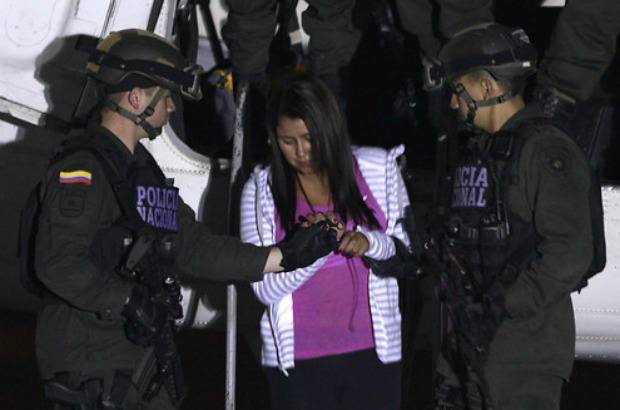FOTO COLPRENSA - La mujer que se hab&#237;a fugado junto a Rafael Uribe Nieto, alias &quot;El Flaco&quot;; W&#225;lter de Jes&#250;s Castrill&#243;n Jaramillo y Merardo Pe&#241;a Bautista, otros presuntos integrantes de &quot;Los Urabe&#241;os&quot;.