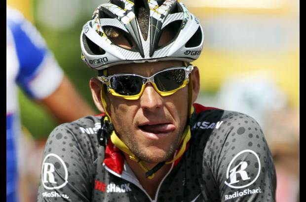 Foto Reuters - Lance Armstrong enfrenta un esc&#225;ndalo por dopaje, en el que perdi&#243; sus t&#237;tulos y fue suspendido de por vida.